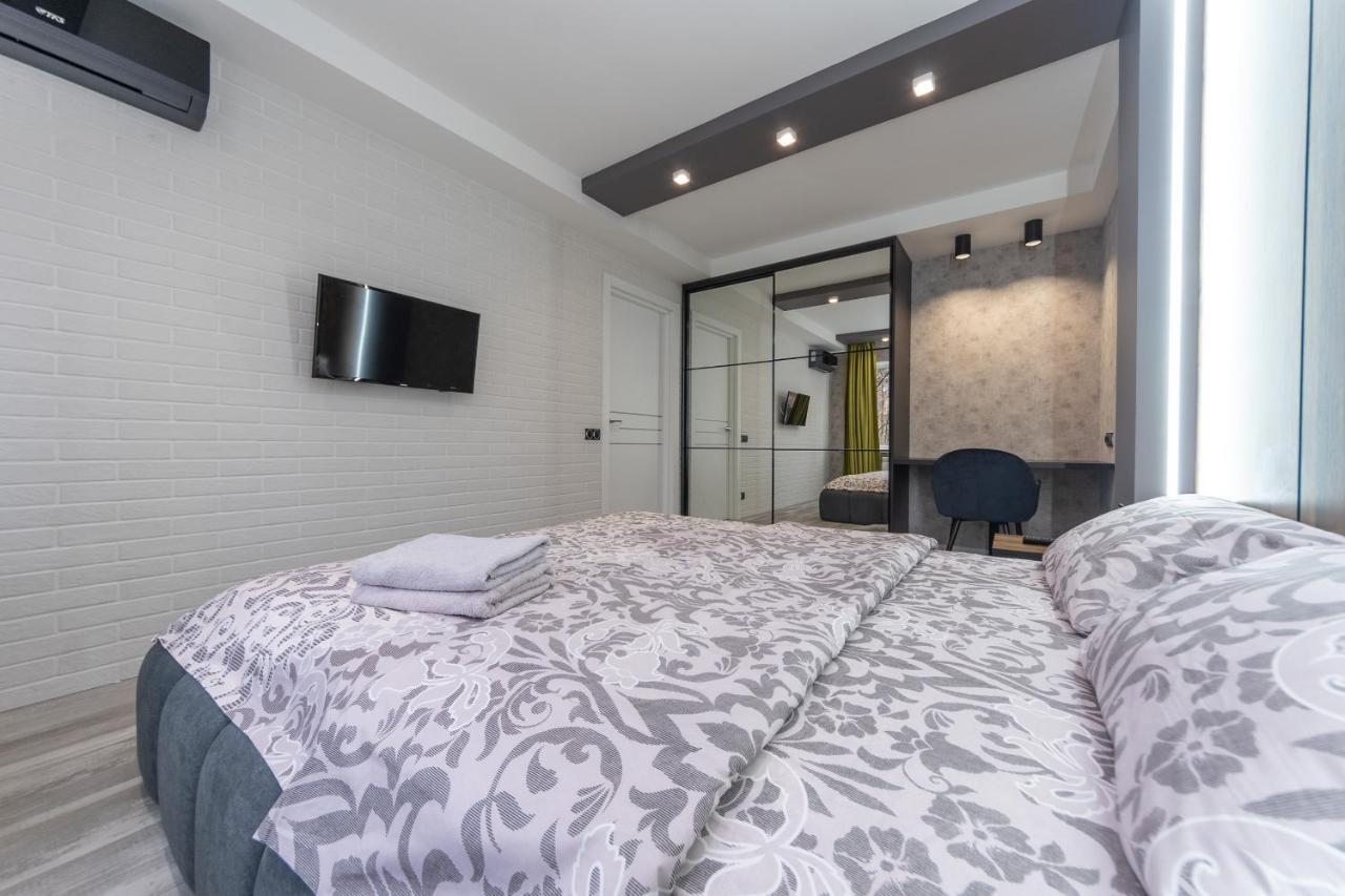 Luxrent Apartments On Lesi Ukrainki - Kiev Exterior foto